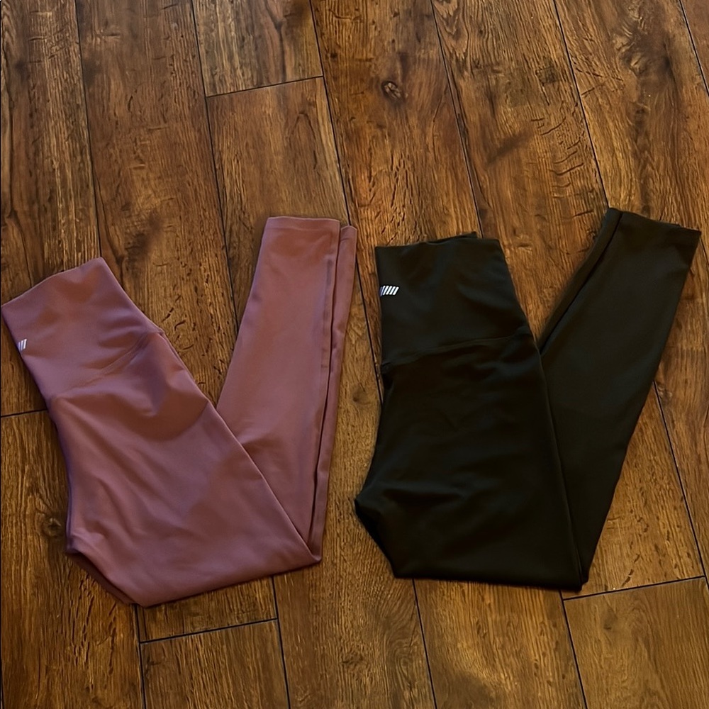 2 Women Leggings STL